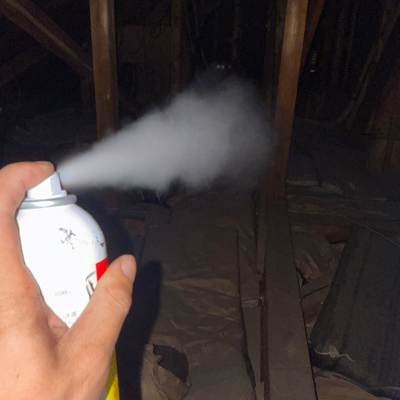 忌避剤をスプレー