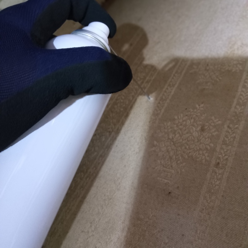 壁に忌避剤を注入