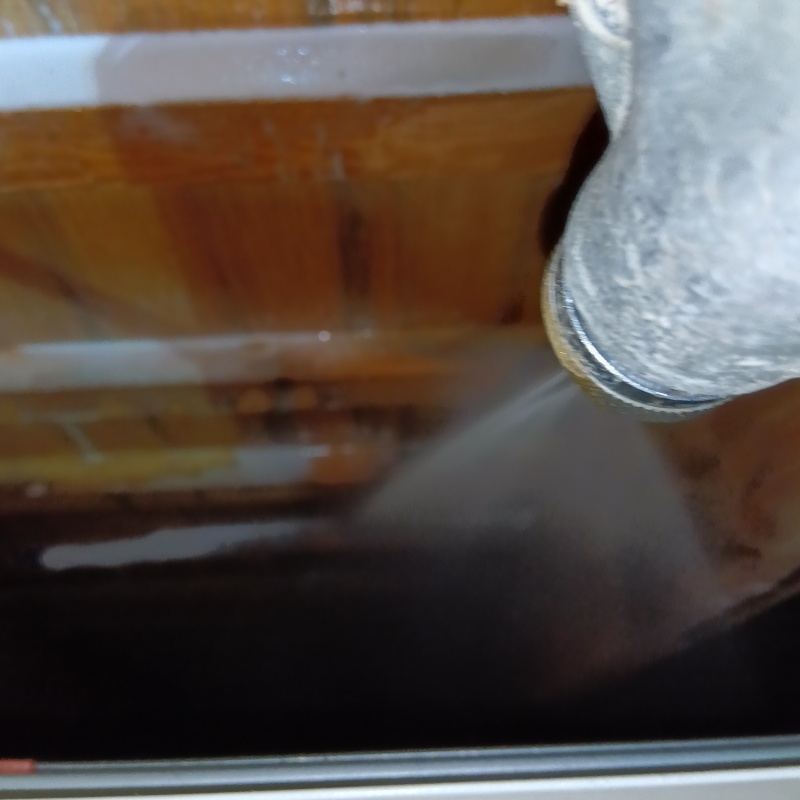 天井裏に防蟻剤を散布