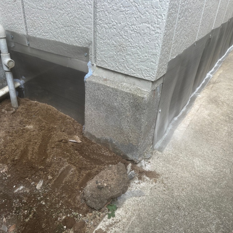 金網で侵入経路を封鎖
