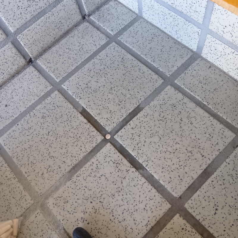 開けた穴を修復した様子