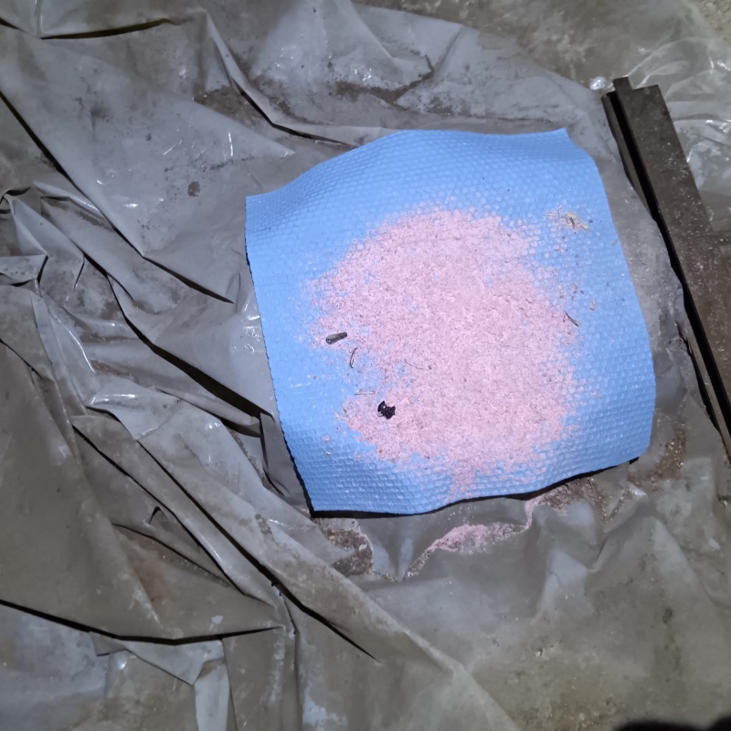 天井裏に殺鼠剤を設置