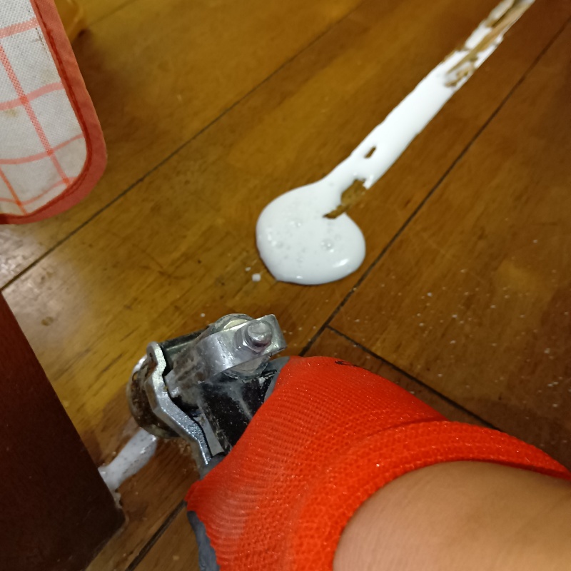 木部にシロアリ駆除剤を注入