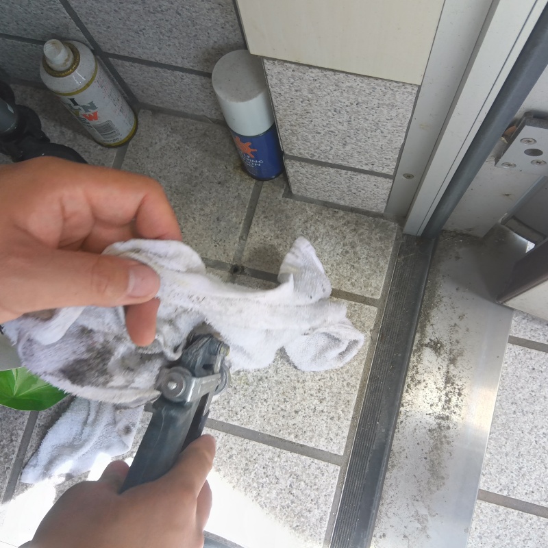床に防蟻剤を注入