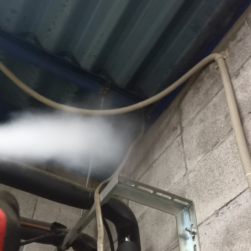 忌避剤をスプレー
