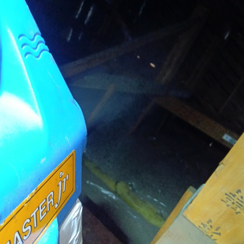 噴霧器で除菌・消臭剤を散布