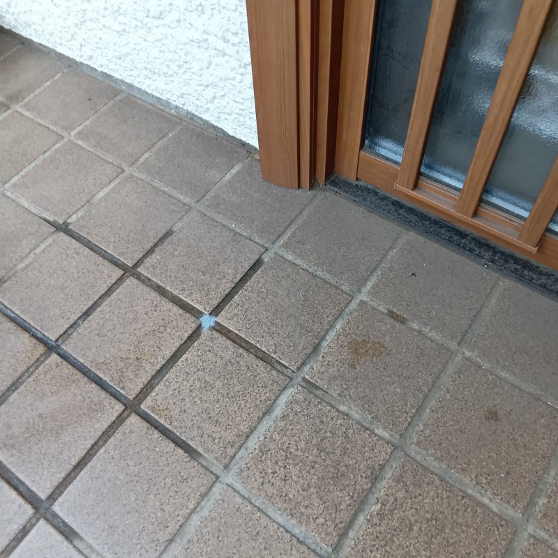 開けた穴を修復した様子