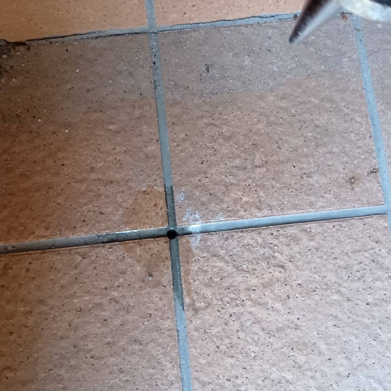 開けた穴を修復した様子