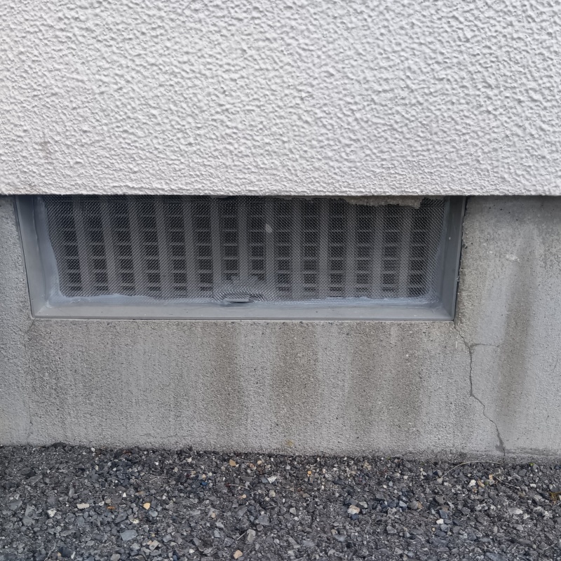 金網で侵入経路を封鎖