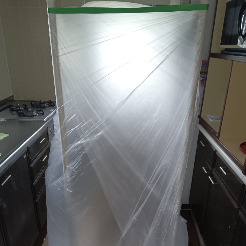 キッチンの床下点検口から潜入