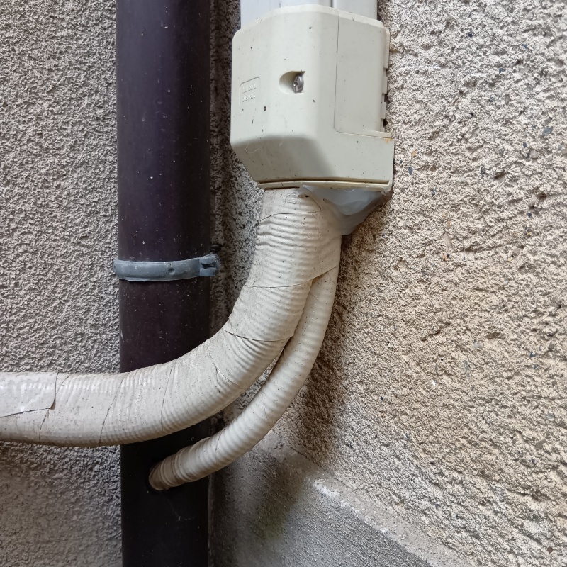 配管の導入部分のすき間を封鎖
