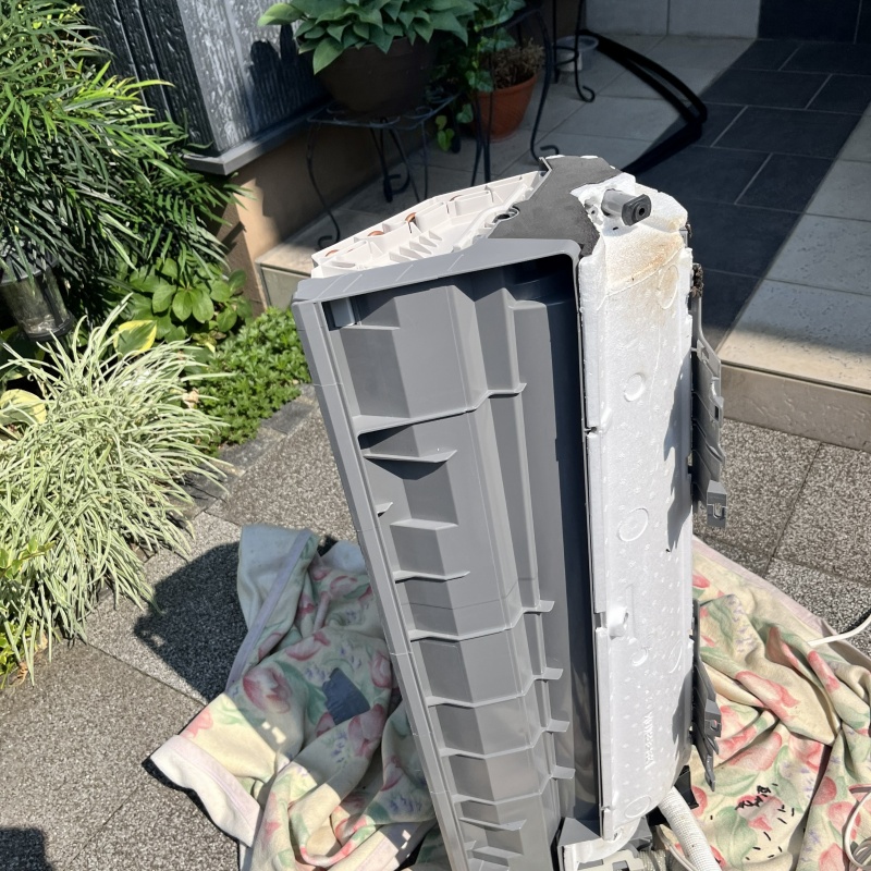 エアコンを取り外して清掃