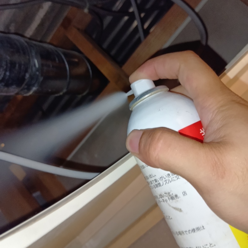 天井裏に忌避剤を散布