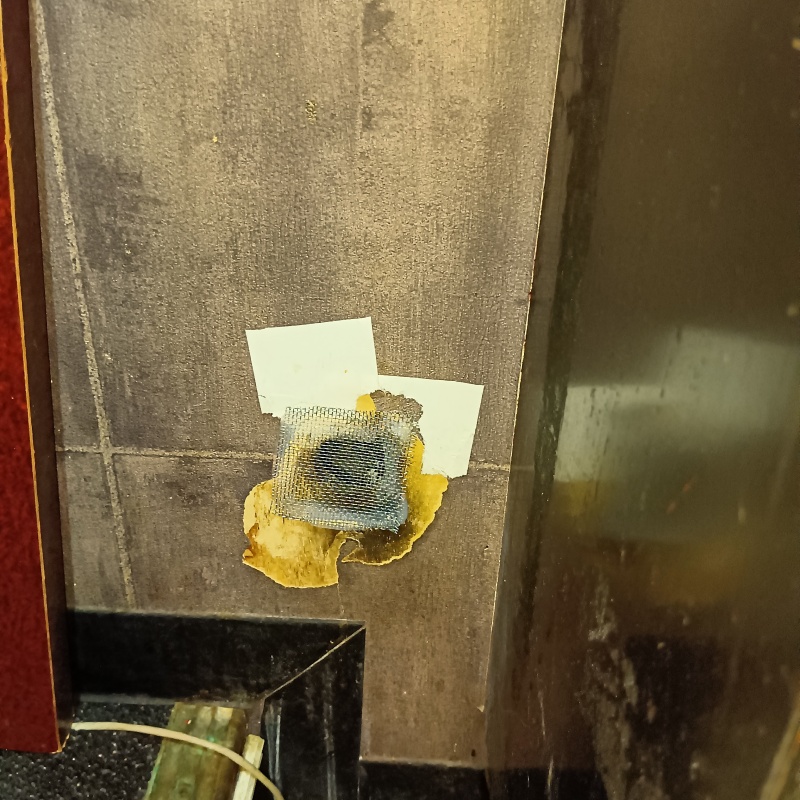 金網で侵入経路を封鎖