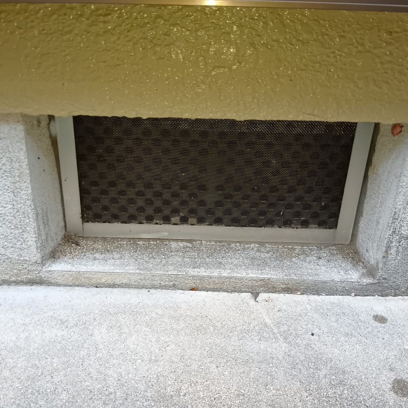 金網で侵入経路を封鎖