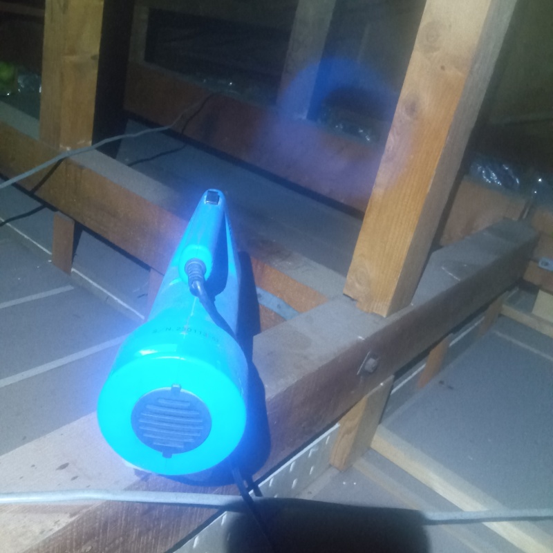 天井裏を噴霧器で除菌・消臭