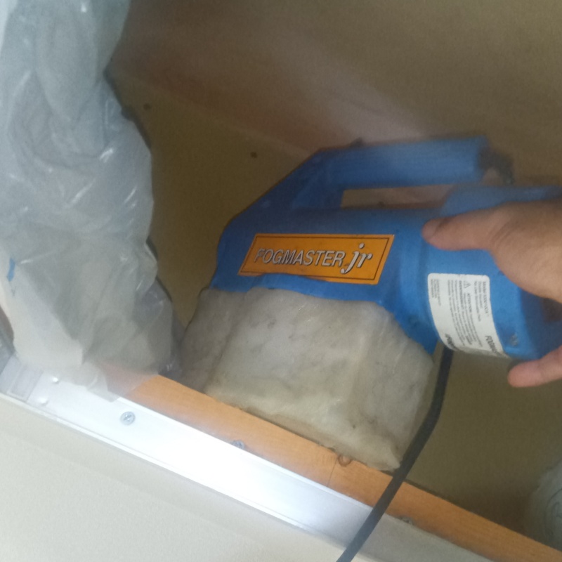 殺虫剤を散布