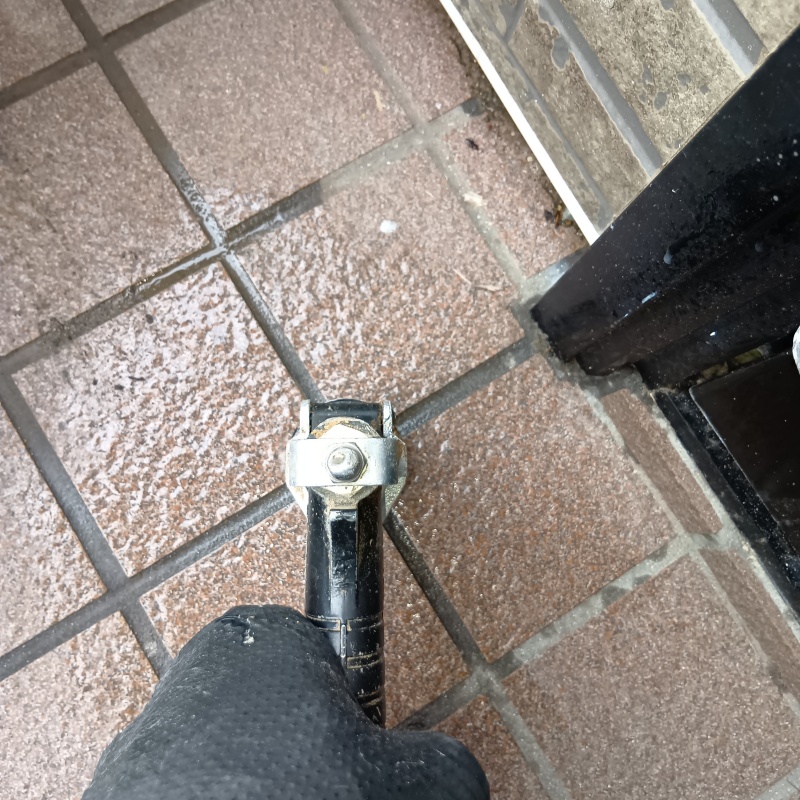 玄関床に防蟻剤を注入