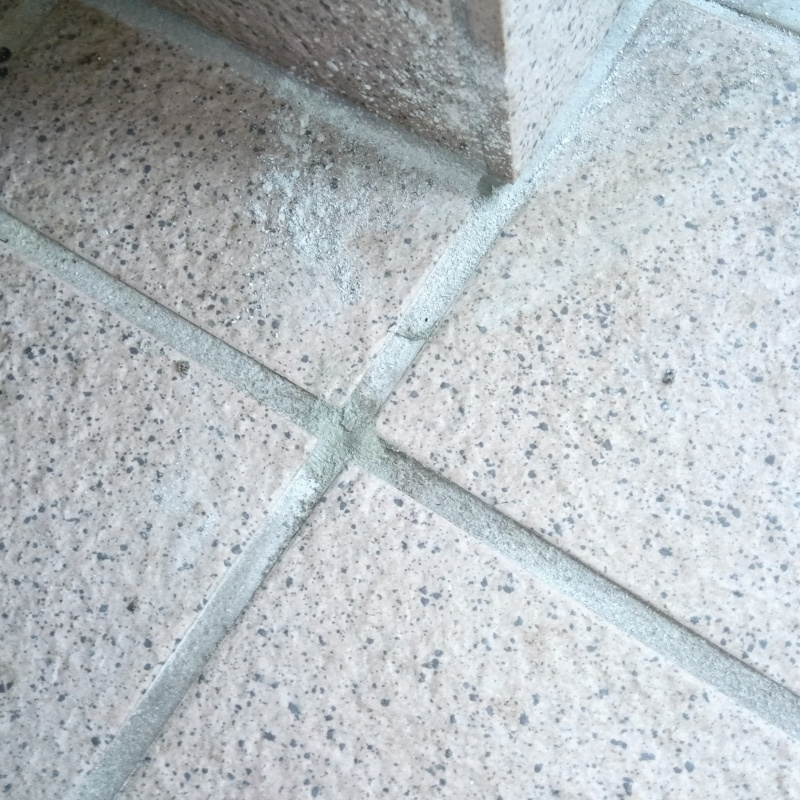 開けた穴を修復した様子