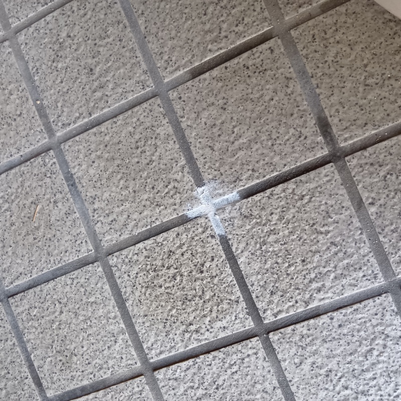 開けた穴を修復した様子