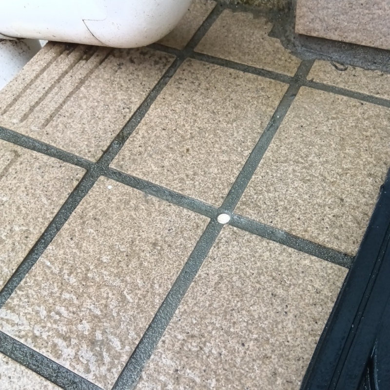 開けた穴を修復した様子