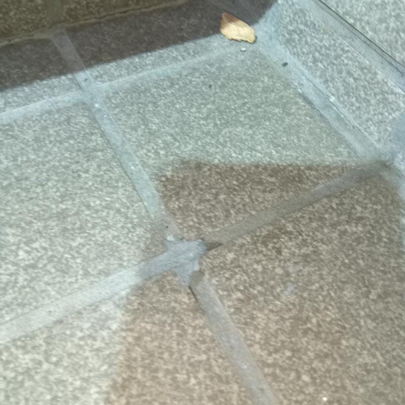 開けた穴を修復した様子