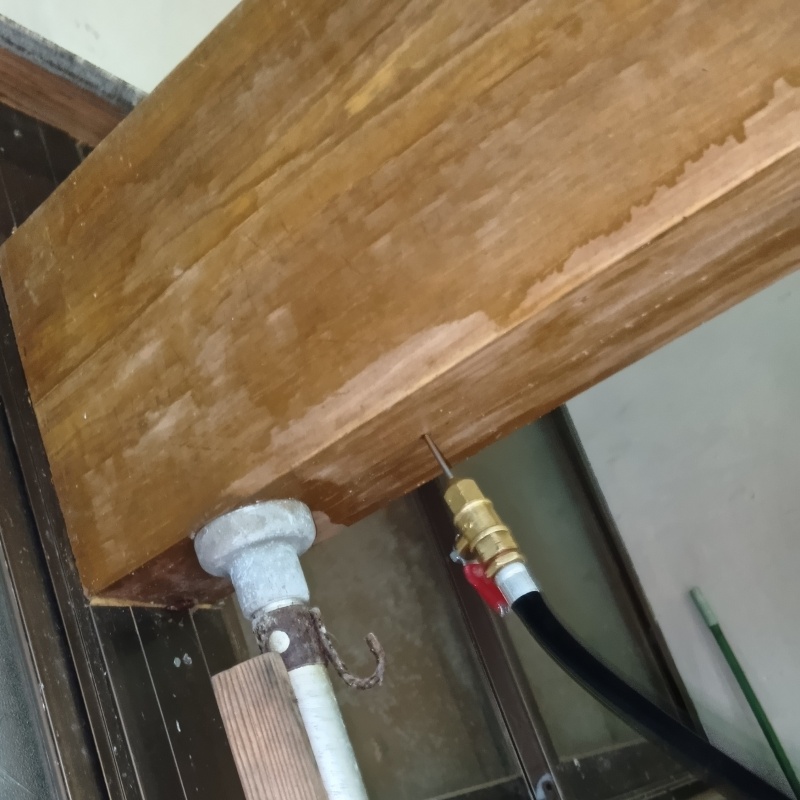 木部にシロアリ駆除剤を注入