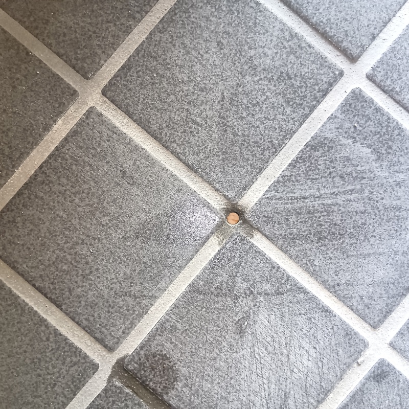 開けた穴を修復した様子