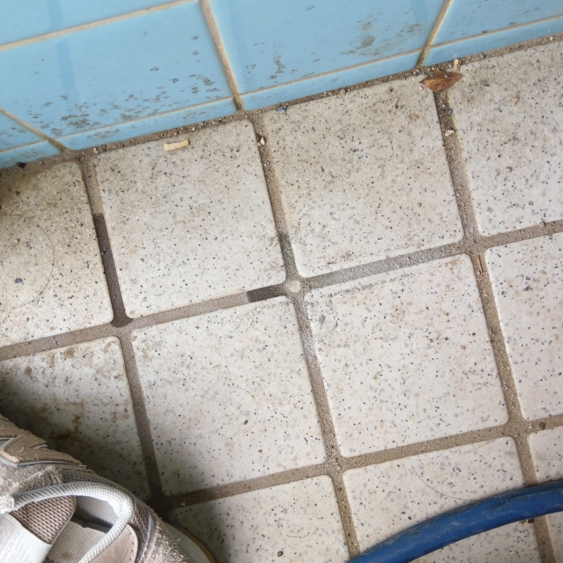 開けた穴を修復した様子