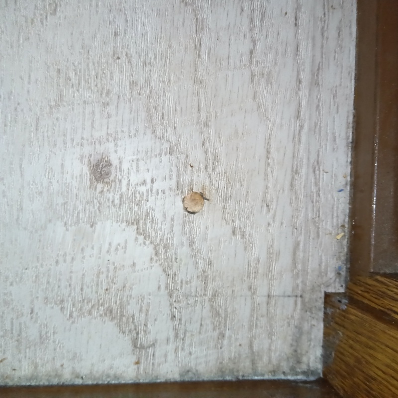 開けた穴を補修