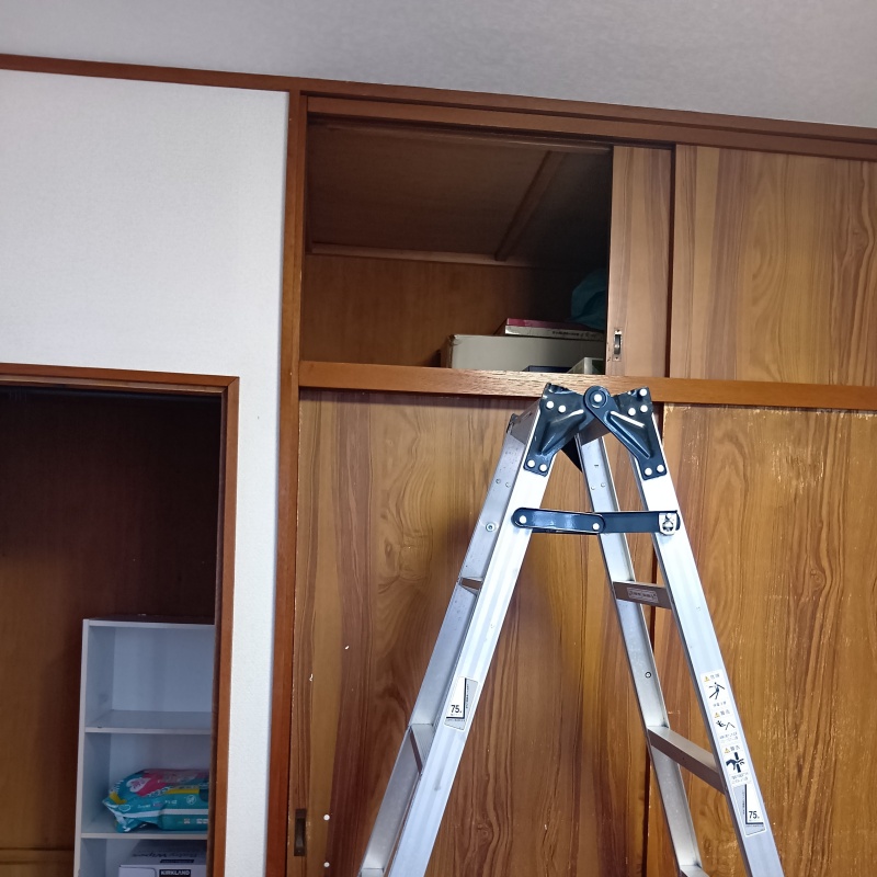 天袋から屋根裏に進入