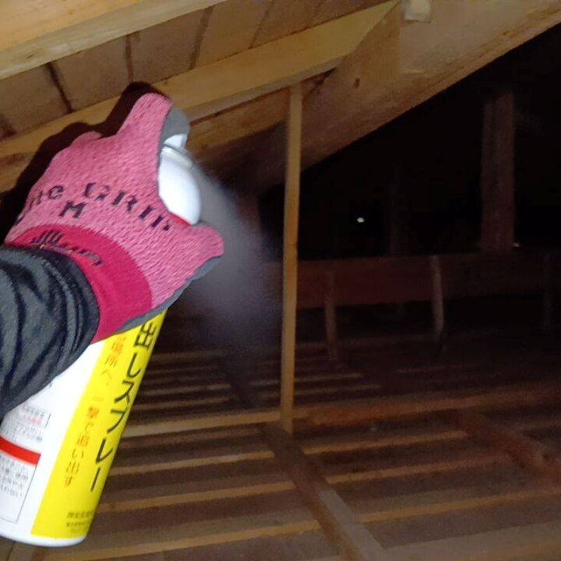 忌避剤をスプレー