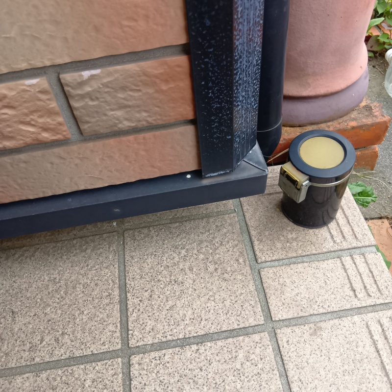 外壁と地面の間のすき間