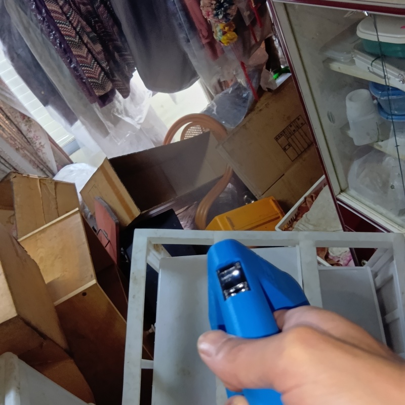 室内に除菌剤を散布