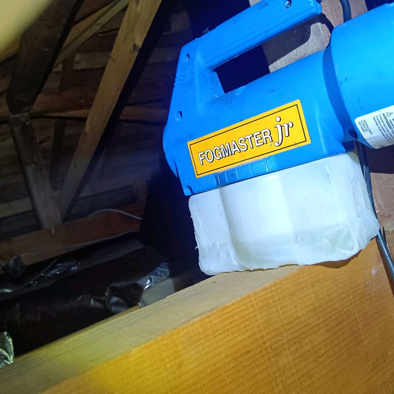 噴霧器で除菌剤・消臭剤を散布