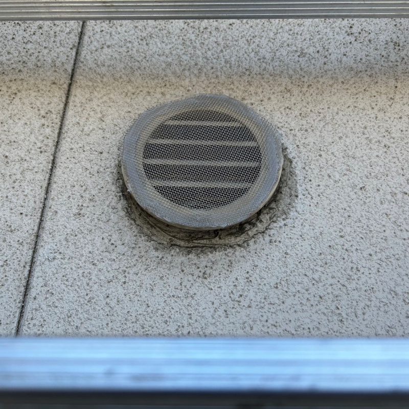 通気口を金網で封鎖