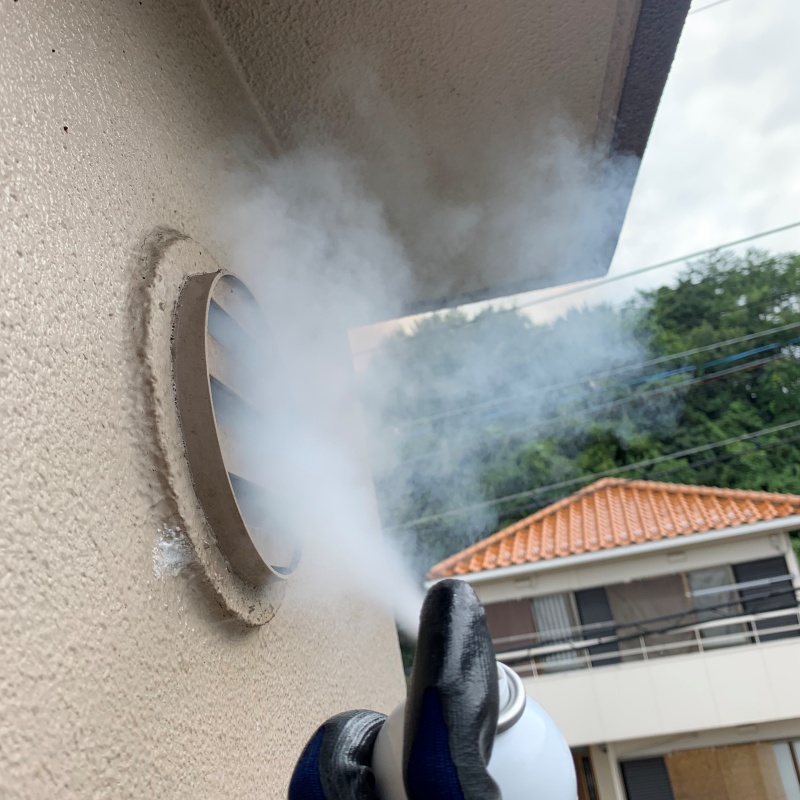 換気口に忌避剤を散布