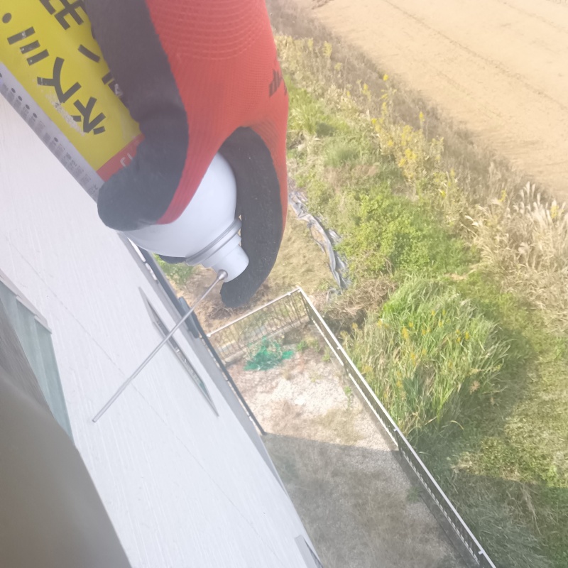 壁に忌避剤を注入
