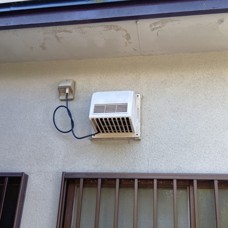 外壁の換気口のすき間