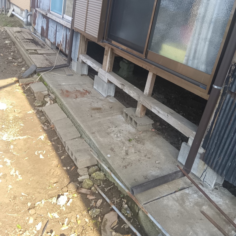 床下の大きな開口部