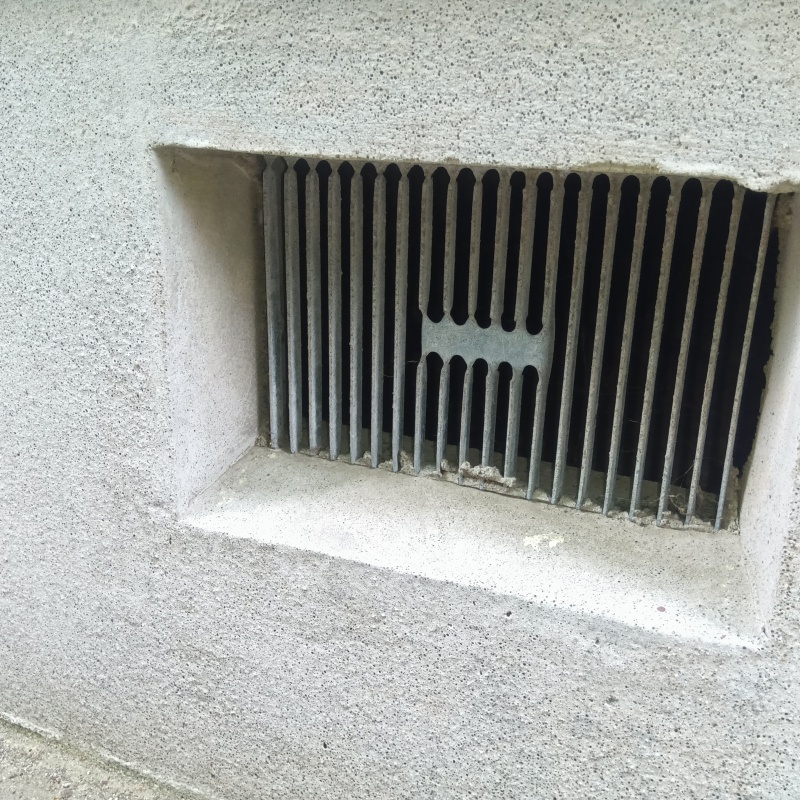 侵入経路となる床下換気口
