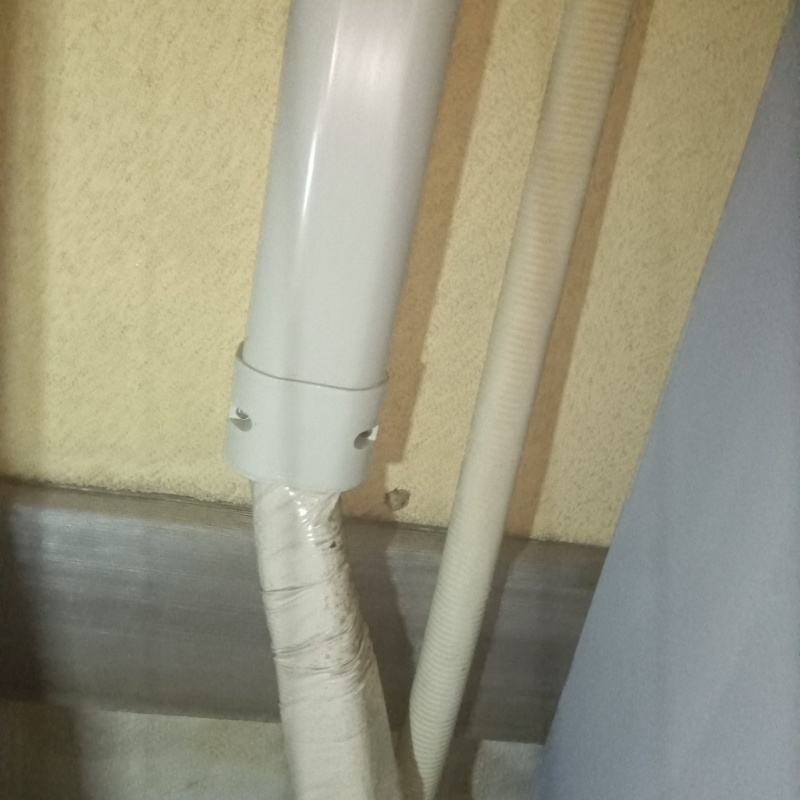 配管の導入部分のすき間