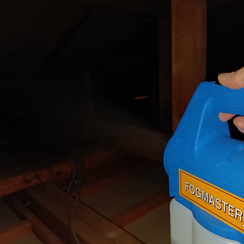 噴霧器で除菌・消臭剤を散布