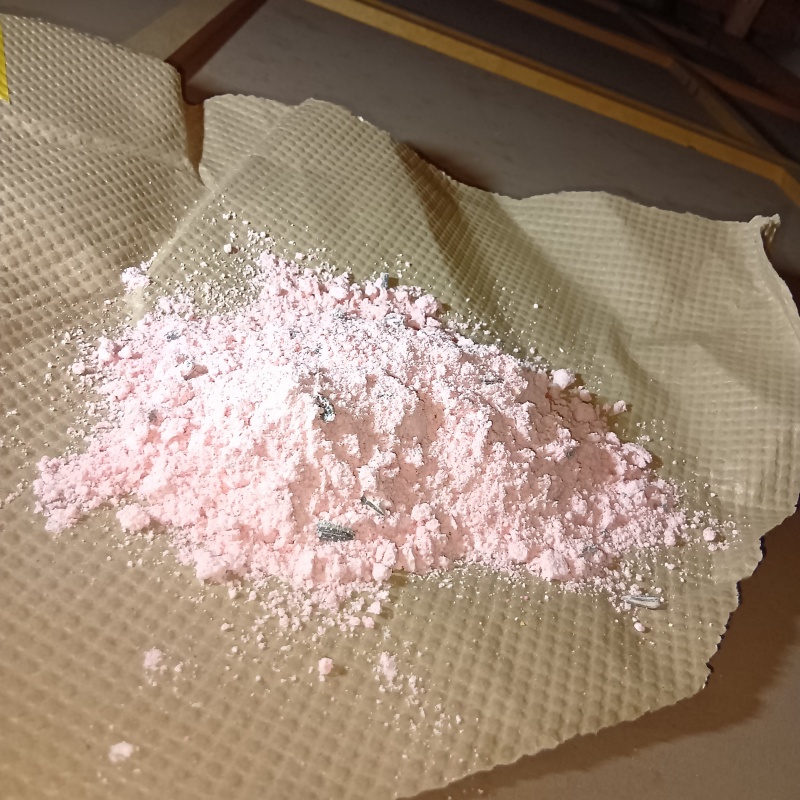 天井裏に殺鼠剤を設置