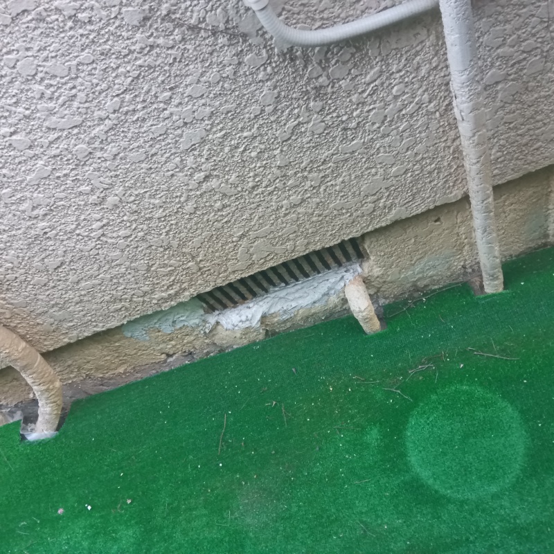 床下換気口のすき間