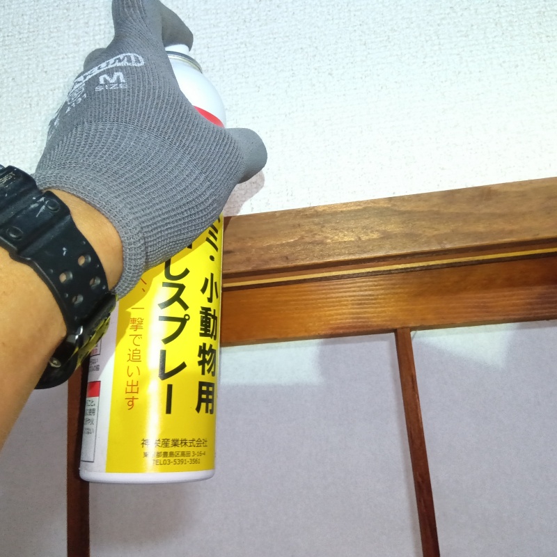 壁に忌避剤を注入